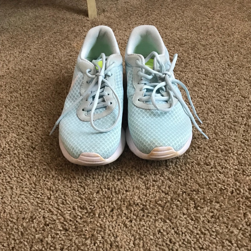 SIZE 9.5, BLUE NIKE TANJUN SNEAKERS